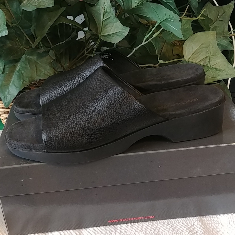 ROCKPORT women's 9 sandals/slides black